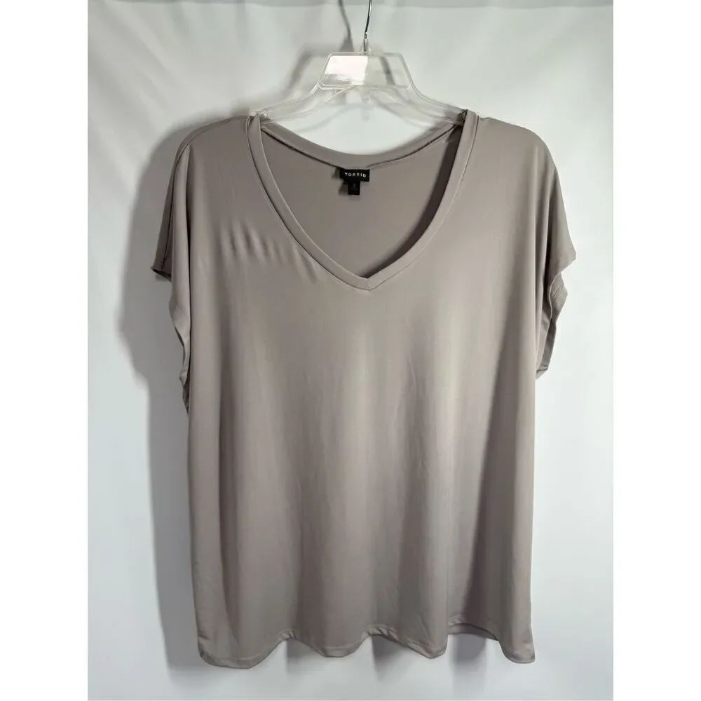 Torrid V Neck Short Sleeve Top Size 2/18-20 2x
